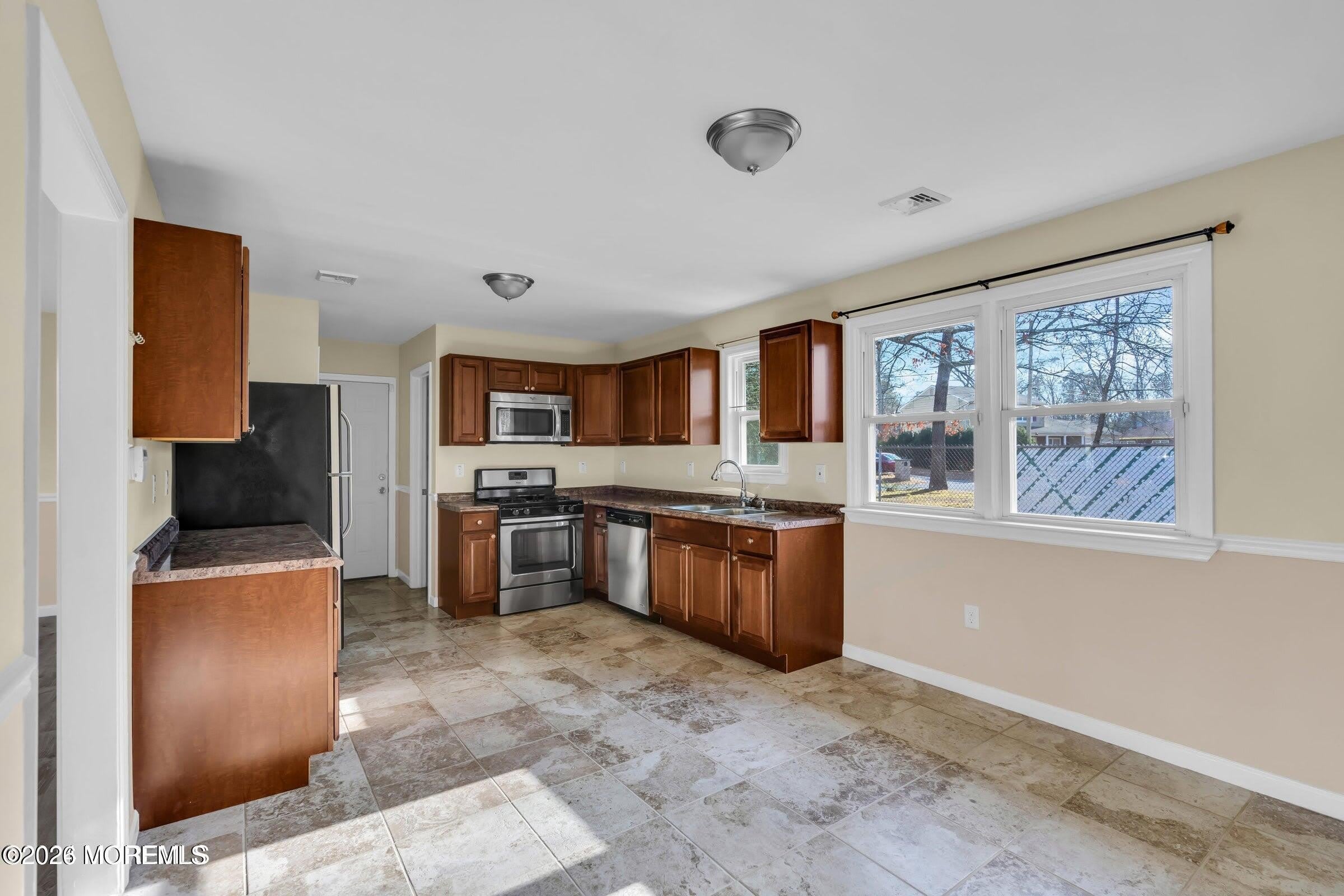 512 Lakehurst Road – photo 3