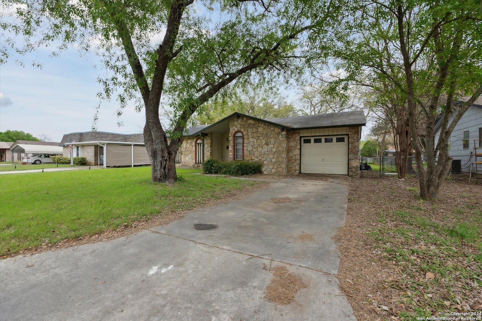 312 LORI LYNN DR – photo 3