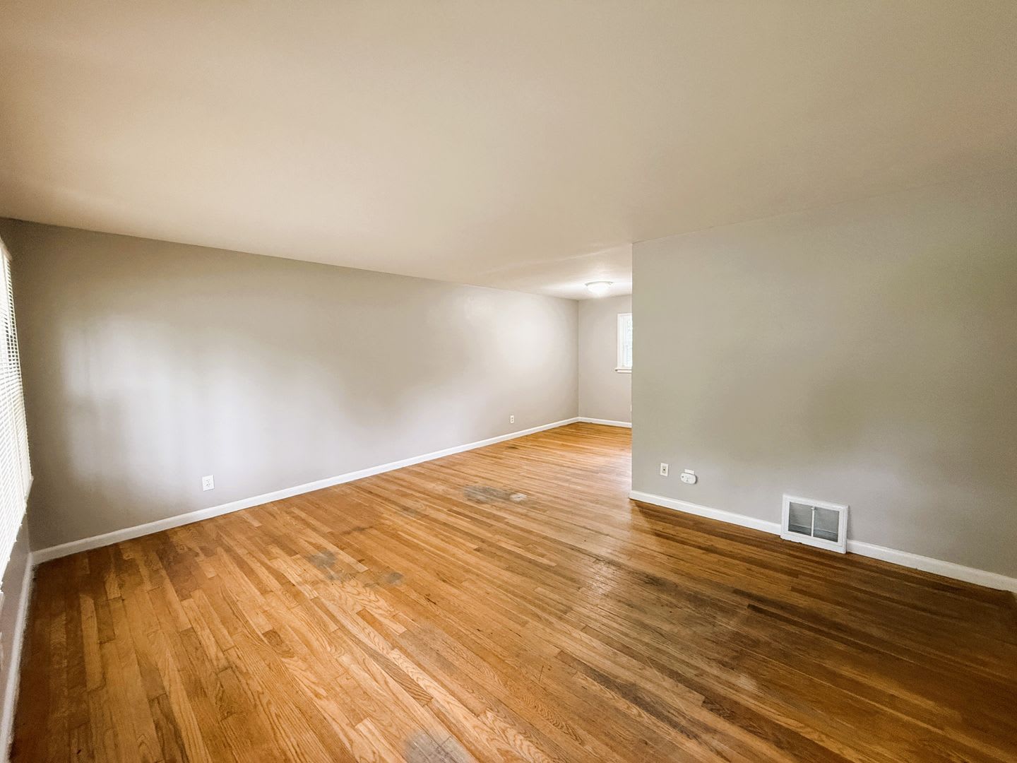3 Bed 1 Bath Ferguson Park Like Back Yard – photo 3