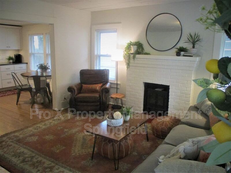 1069 S Broadway Ave – photo 3