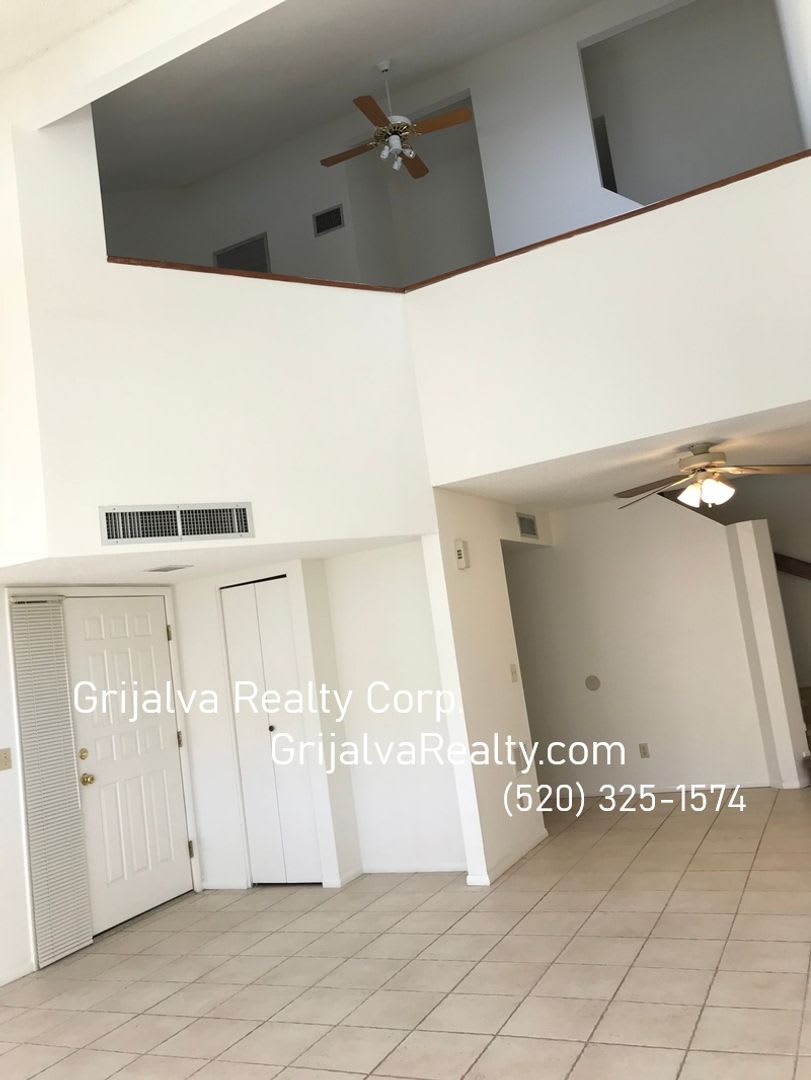 Beautiful Multi Story Townhouse Near Tucson Racquet Club Move In Special Prince Country Club – photo 3