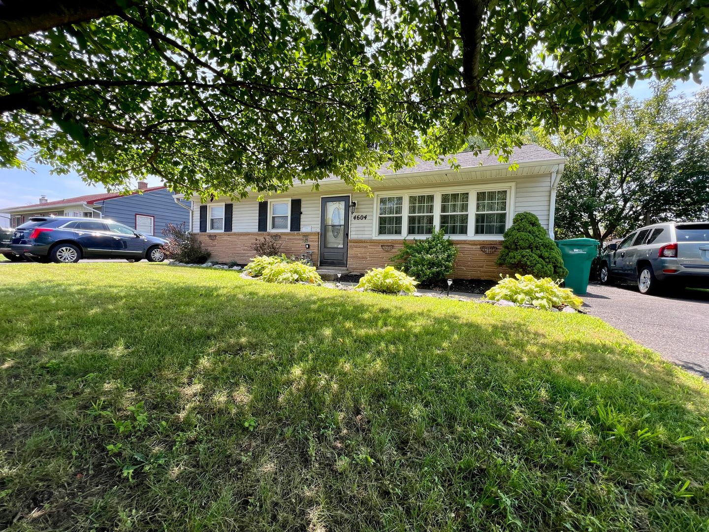 3-Bedroom Single Family Home in Bristol! Available Mid-September! – photo 2