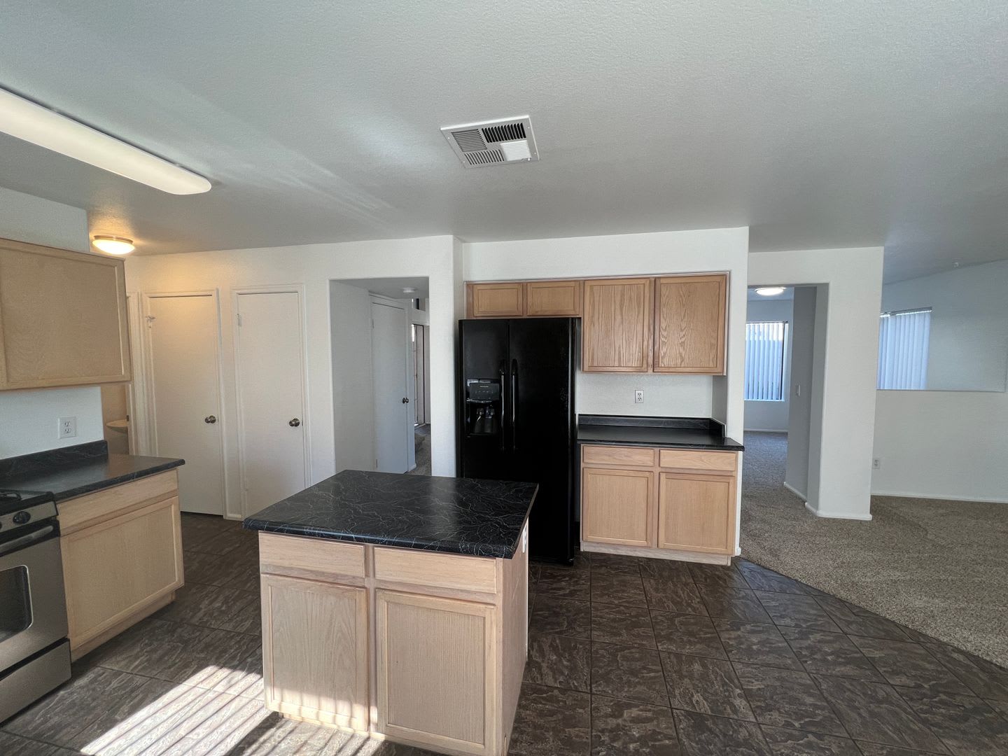 SPACE GALORE! 4 Bed/3 Bath w/Loft in Great Glendale Location – photo 4