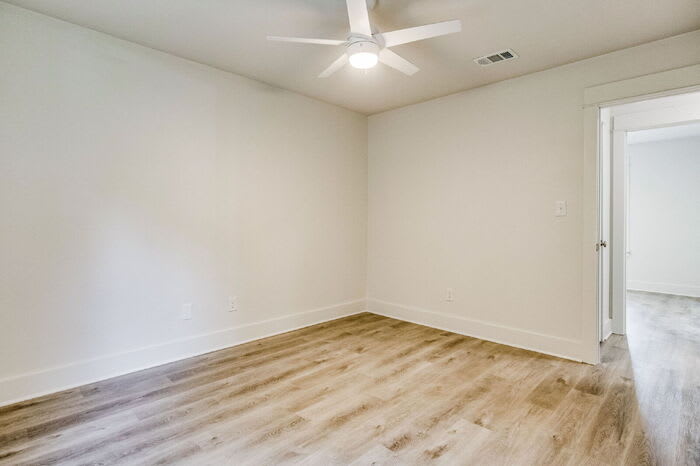 7203 Mobile Highway – photo 5