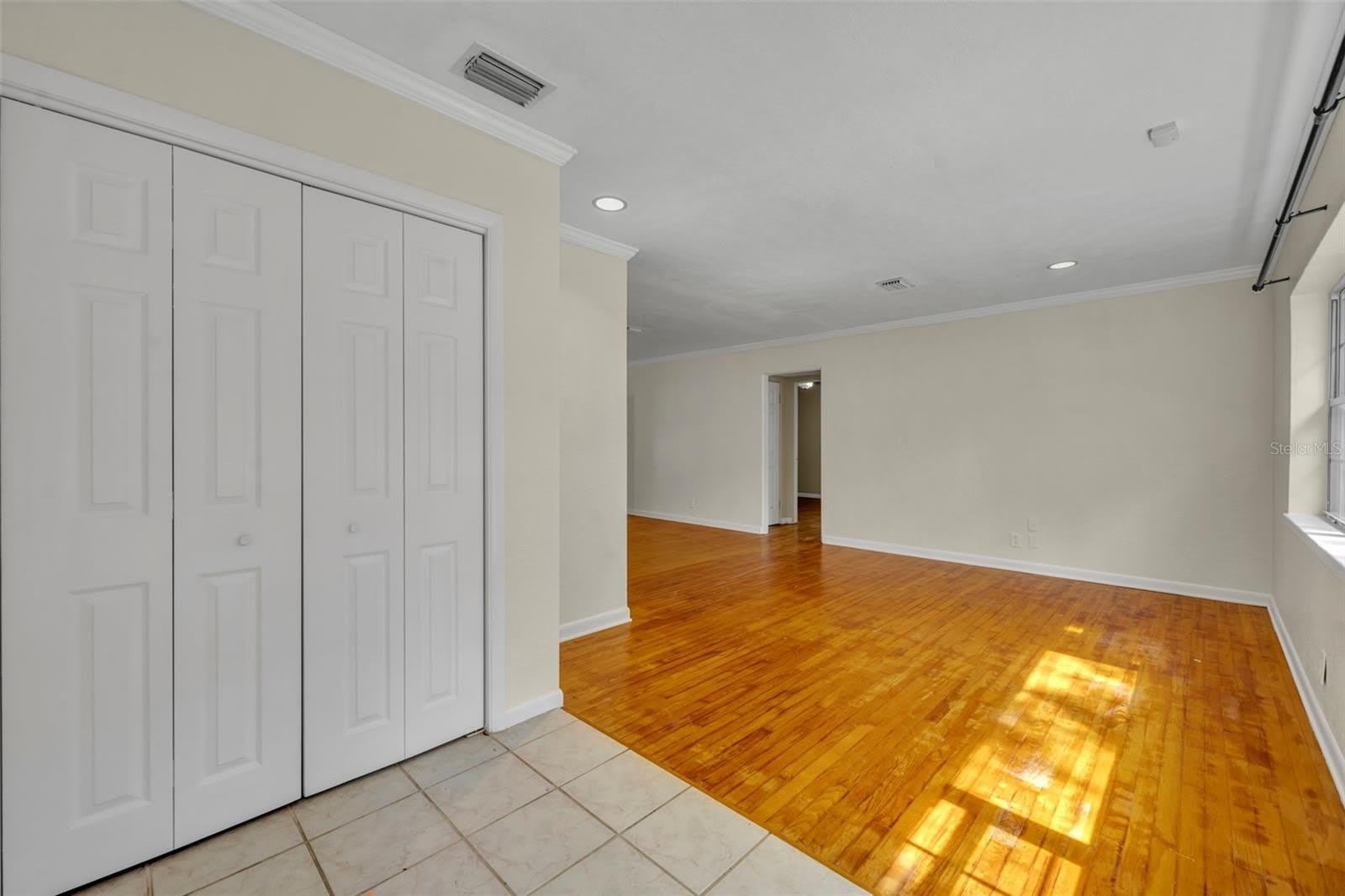 1816 MIZELL Avenue – photo 5