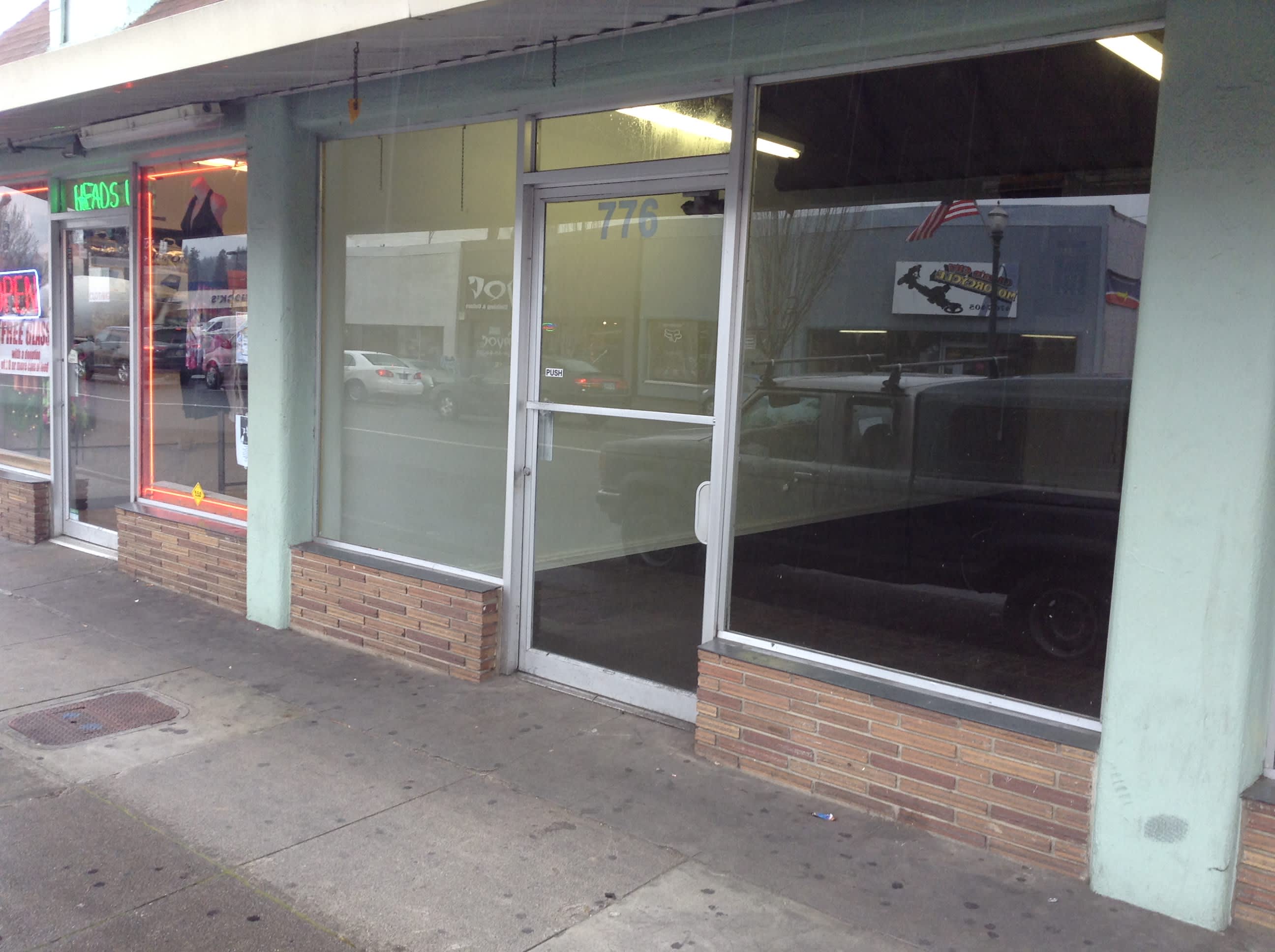 776 SW 6th St – photo 1