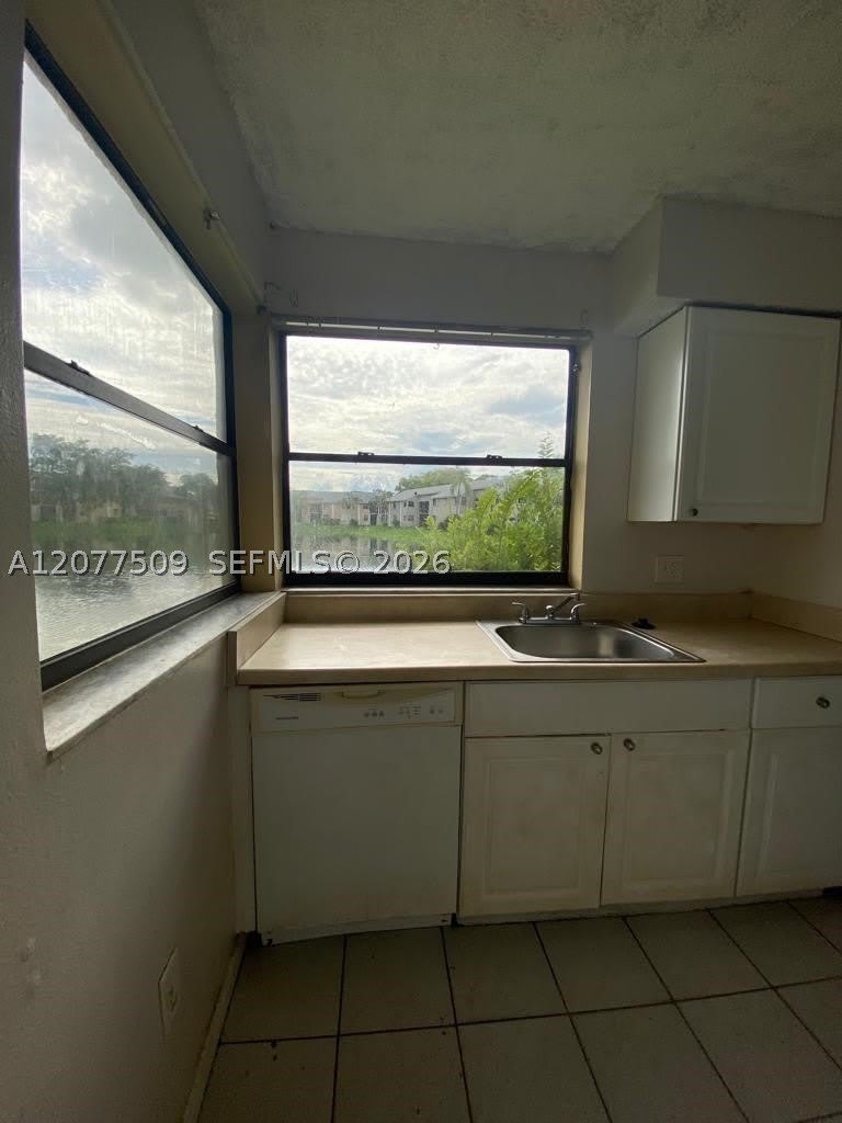 820 N Franklin Ave – photo 3