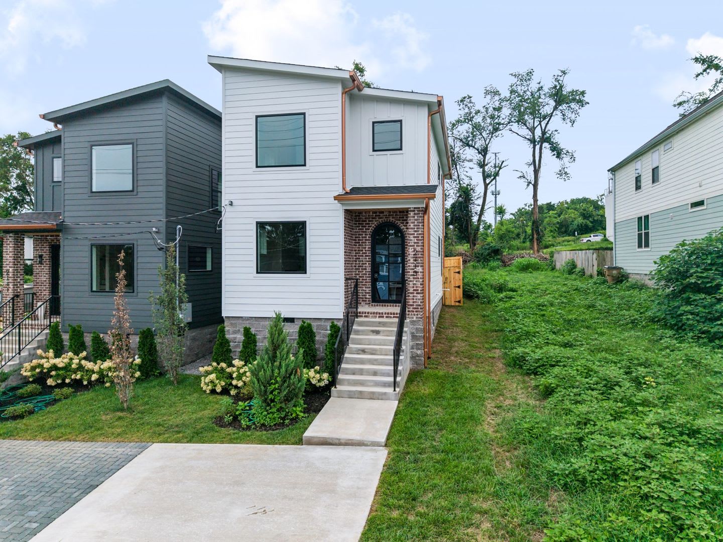 Modern Living & Downtown Skyline Views! – photo 3