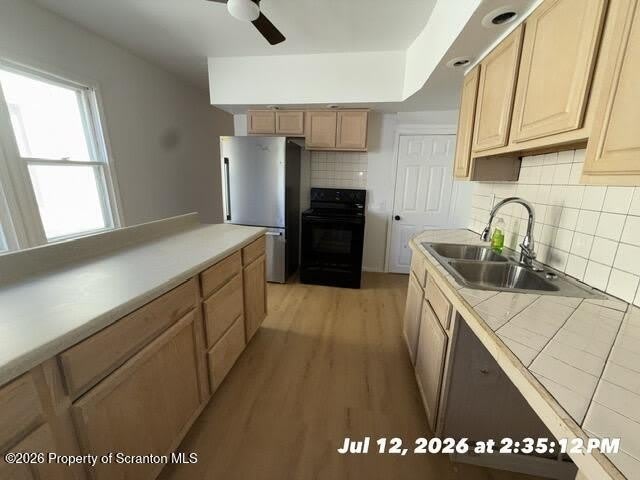 1429 N Main Avenue – photo 5