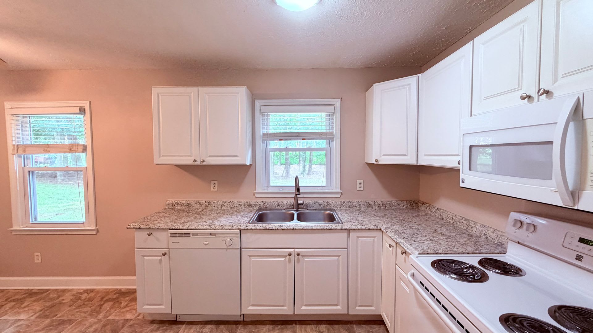 Lithia Springs 3 Bed 1 Bath Stepless Ranch Private Lot Carport – photo 3