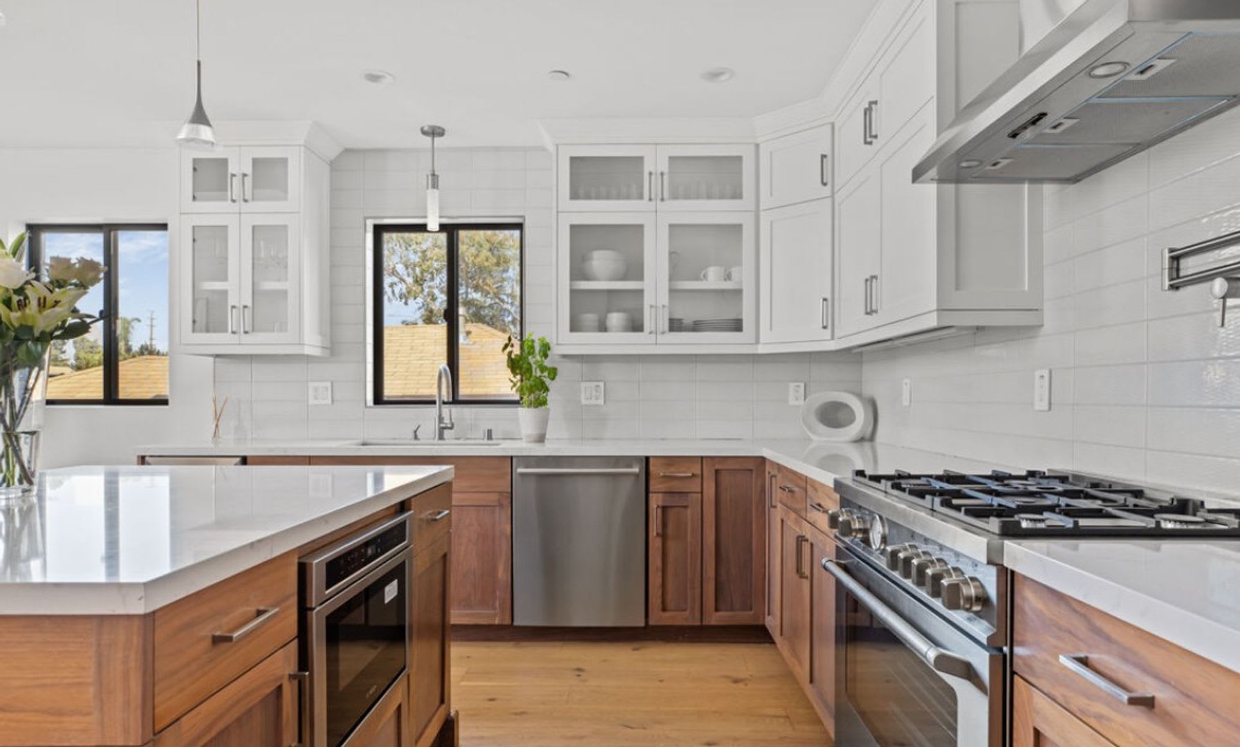 High-End Westside Rental on Washington Pl – photo 5