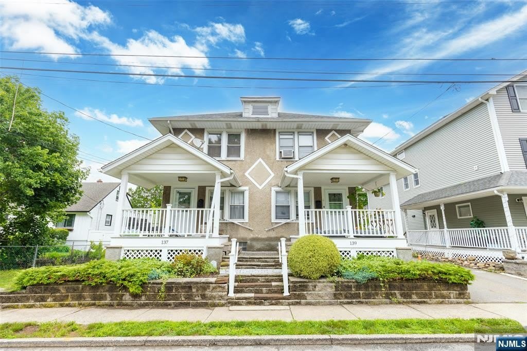 139 Van Avenue – photo 1