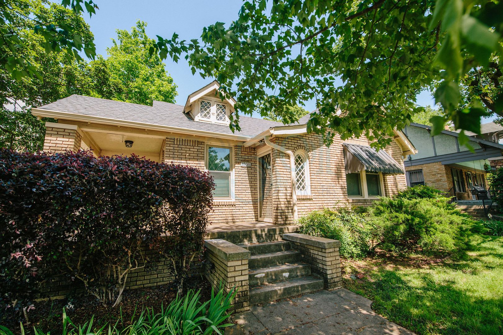 Yellow Bungalow In Hillcrest – photo 1