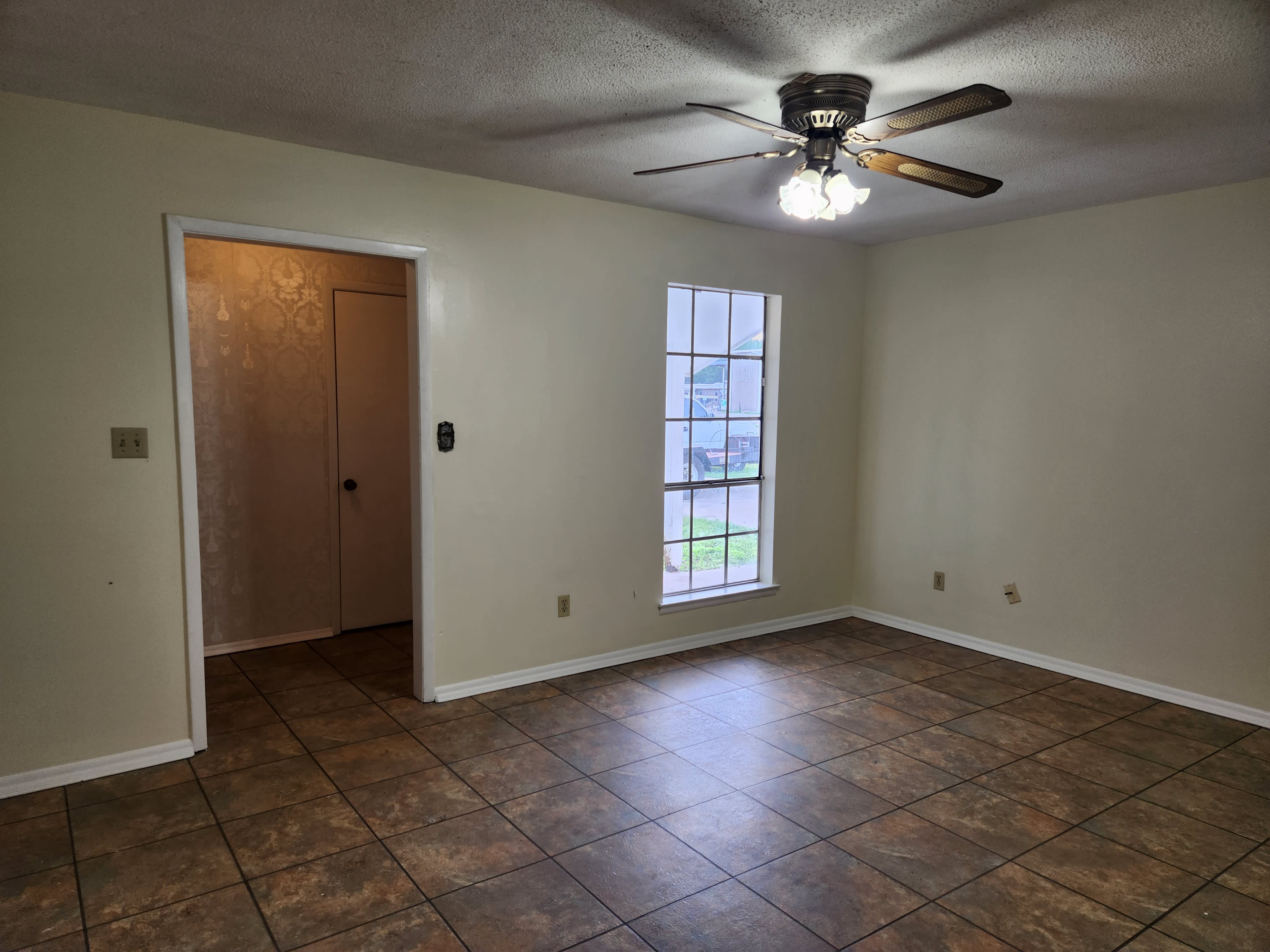 1917 Graveline Rd – photo 3
