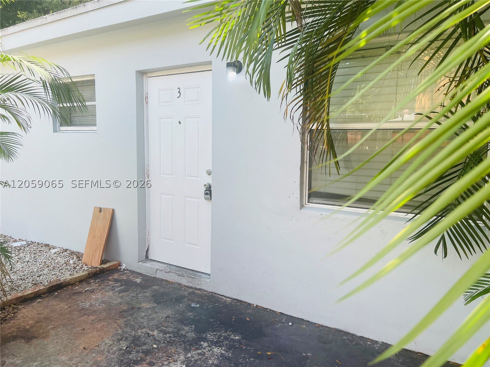 529 SW 3rd St – photo 2