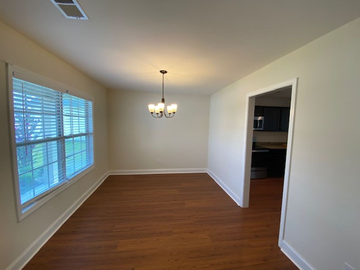 3 Bedroom 2 Bath home in LEXINGTON. – photo 5