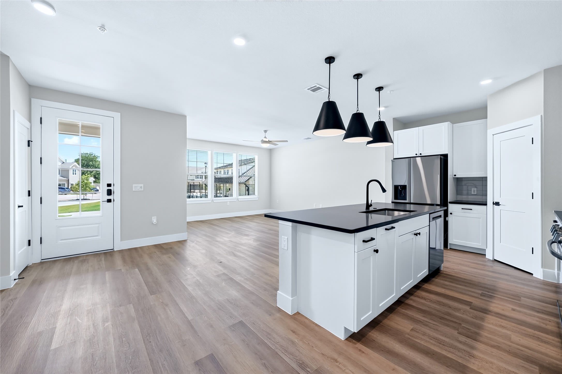 2906 Woodland Street – photo 2