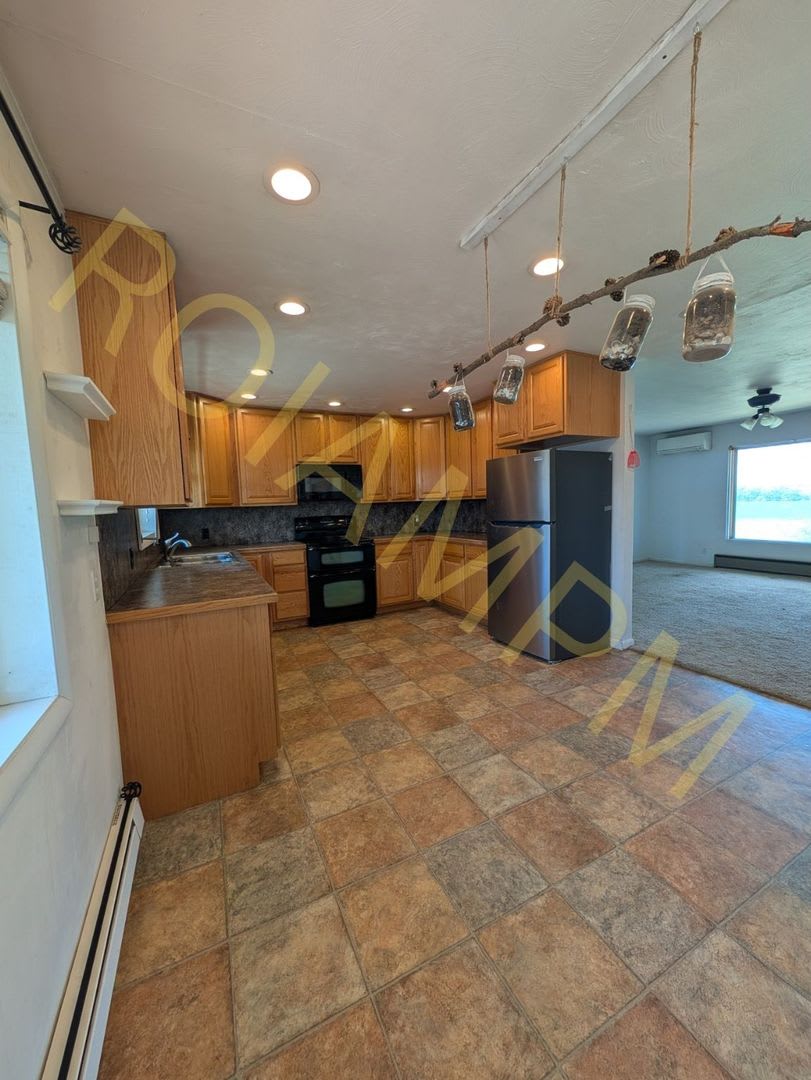 Charming 3-bed 2-bath Home at the Edge of Town – photo 3