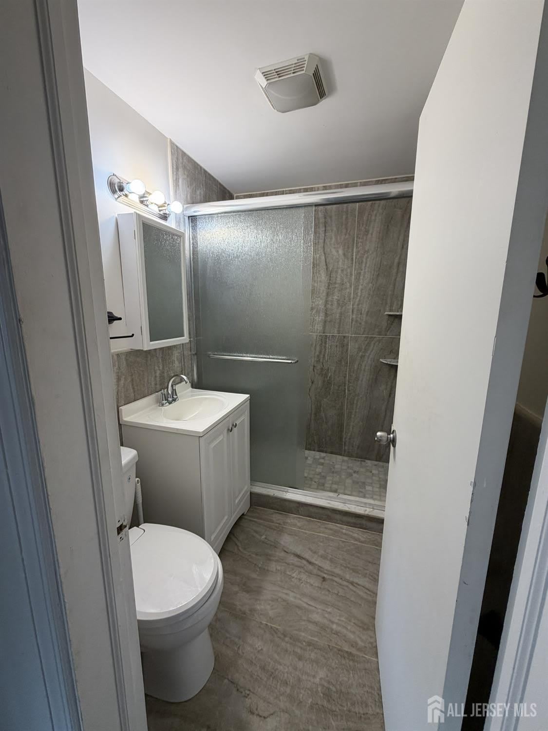 2729 Woodbridge Avenue – photo 4
