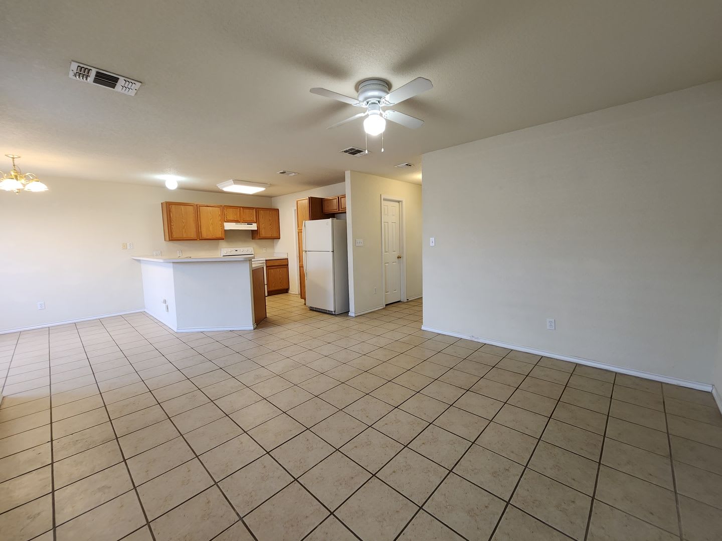 2 2 5 1 Easy Access To I35 Large Fenced In Backyard With Covered Patio Fridge Included Cisd – photo 4