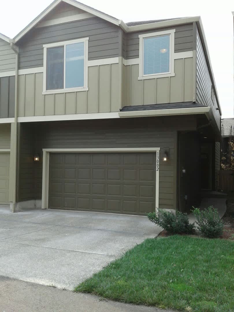 Three Bedrooms Plus Loft Centrally Located – photo 1