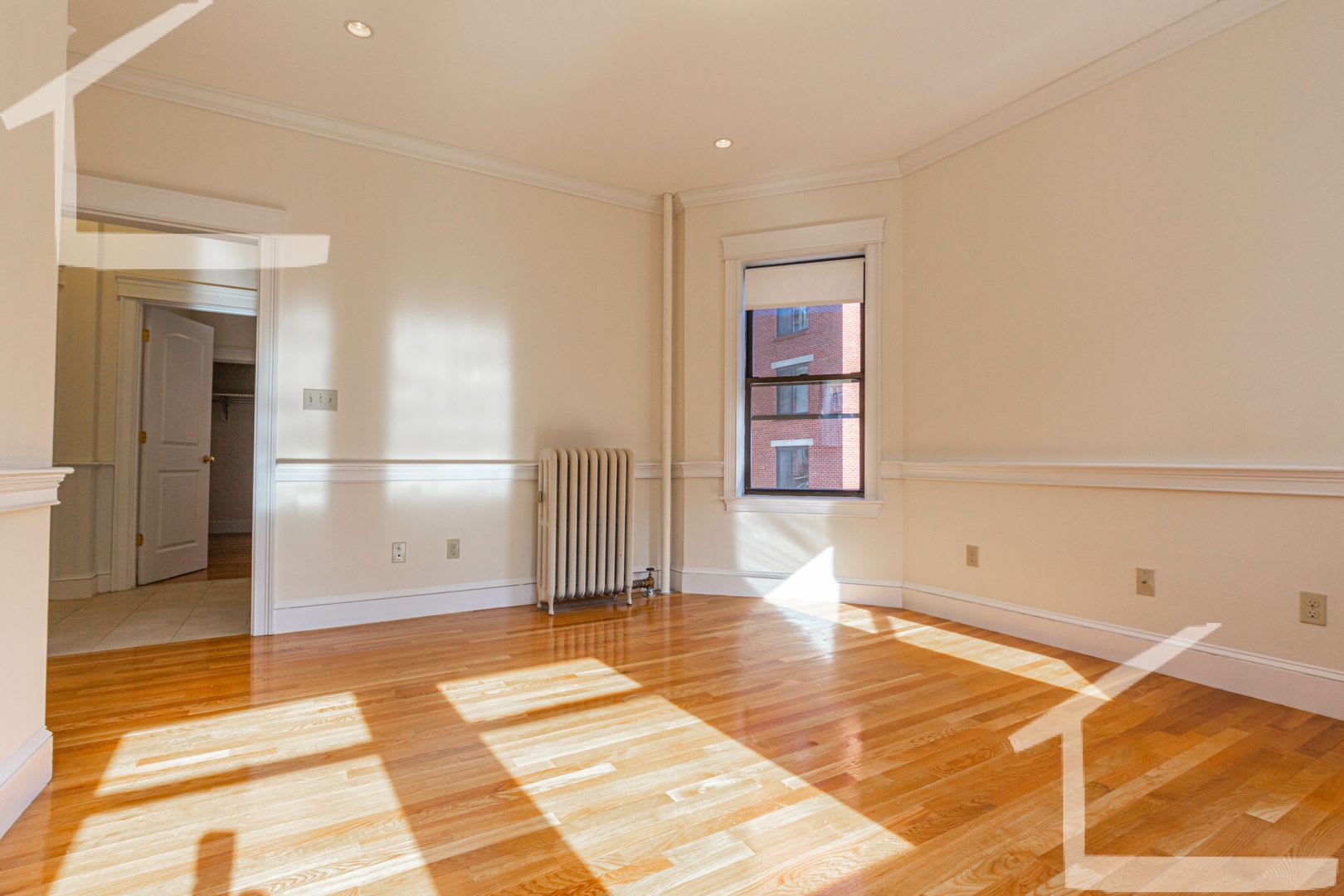 Newly Renovated 2Nd Floor 1 Bed Unit Right Next To The Green Line – photo 5