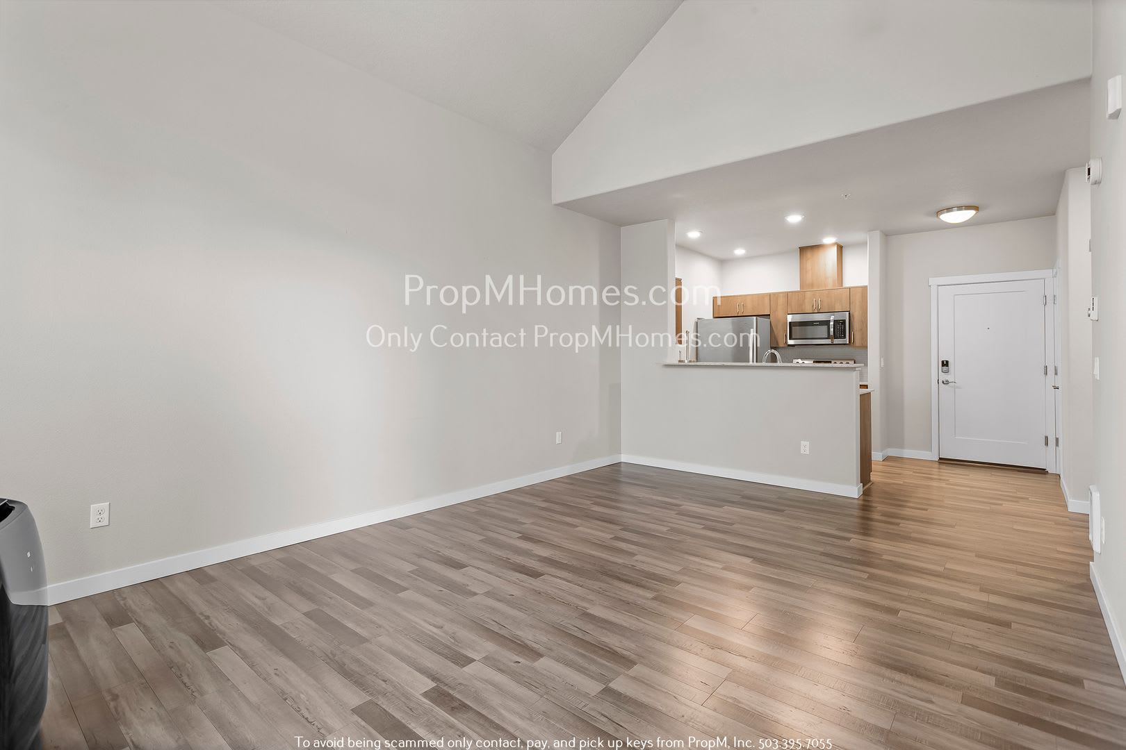 One Bedroom Condo In The Heart Of North Bethany Top Floor With Vaulted Ceilings – photo 5