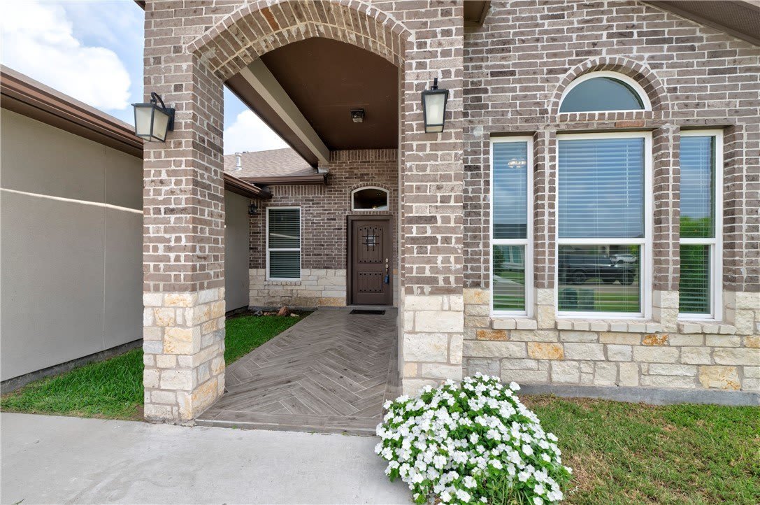7730 Sophia Drive – photo 1