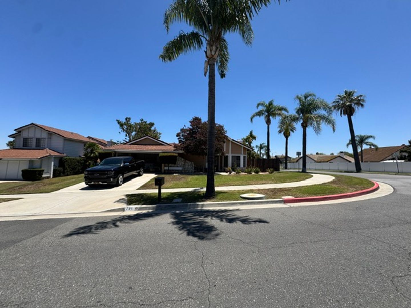 Pool home for rent in Corona – photo 1