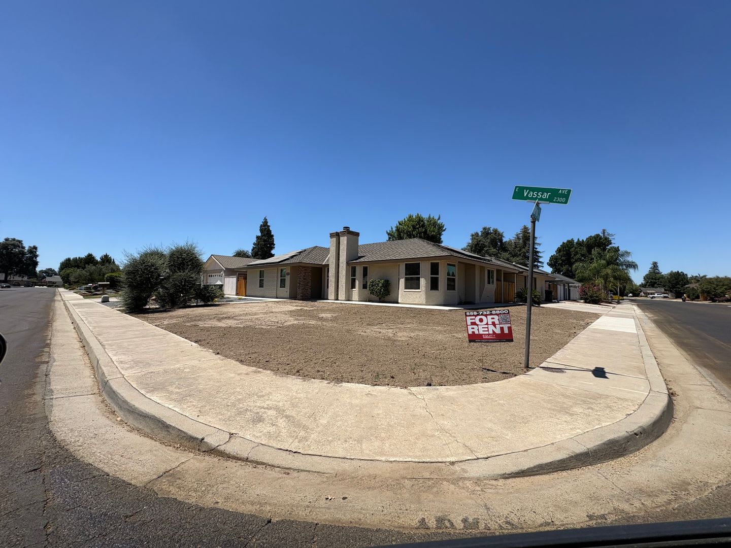 Updated SE Visalia Corner Lot Home Rent Ready! – photo 1