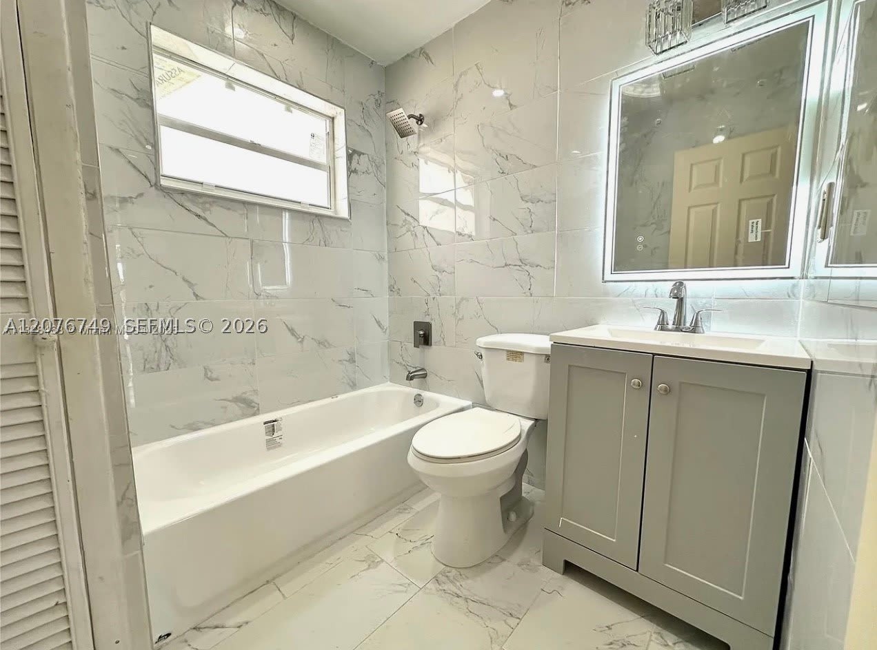 6035 SW 39th St – photo 3