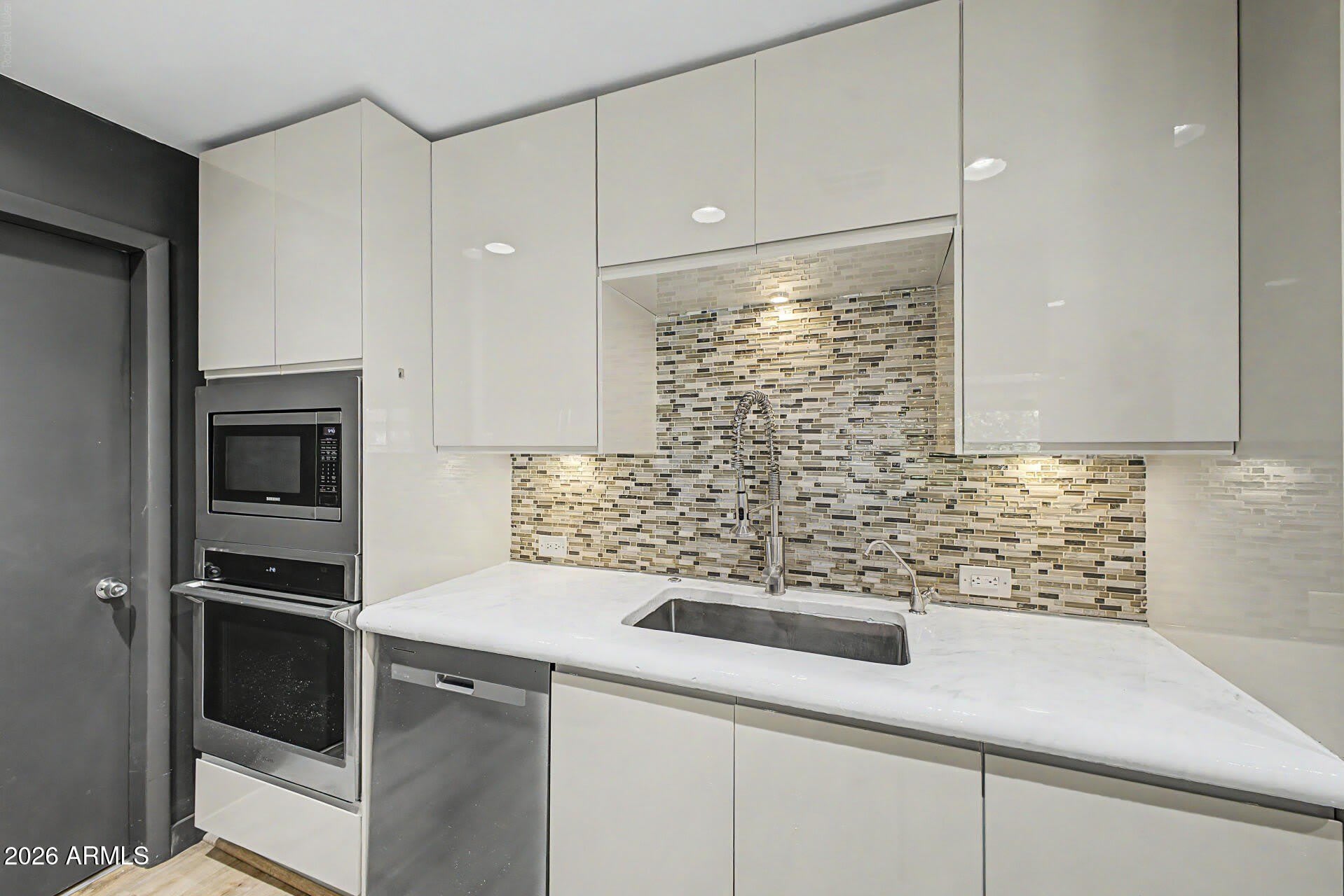 8219 E VALLEY VIEW Road – photo 5