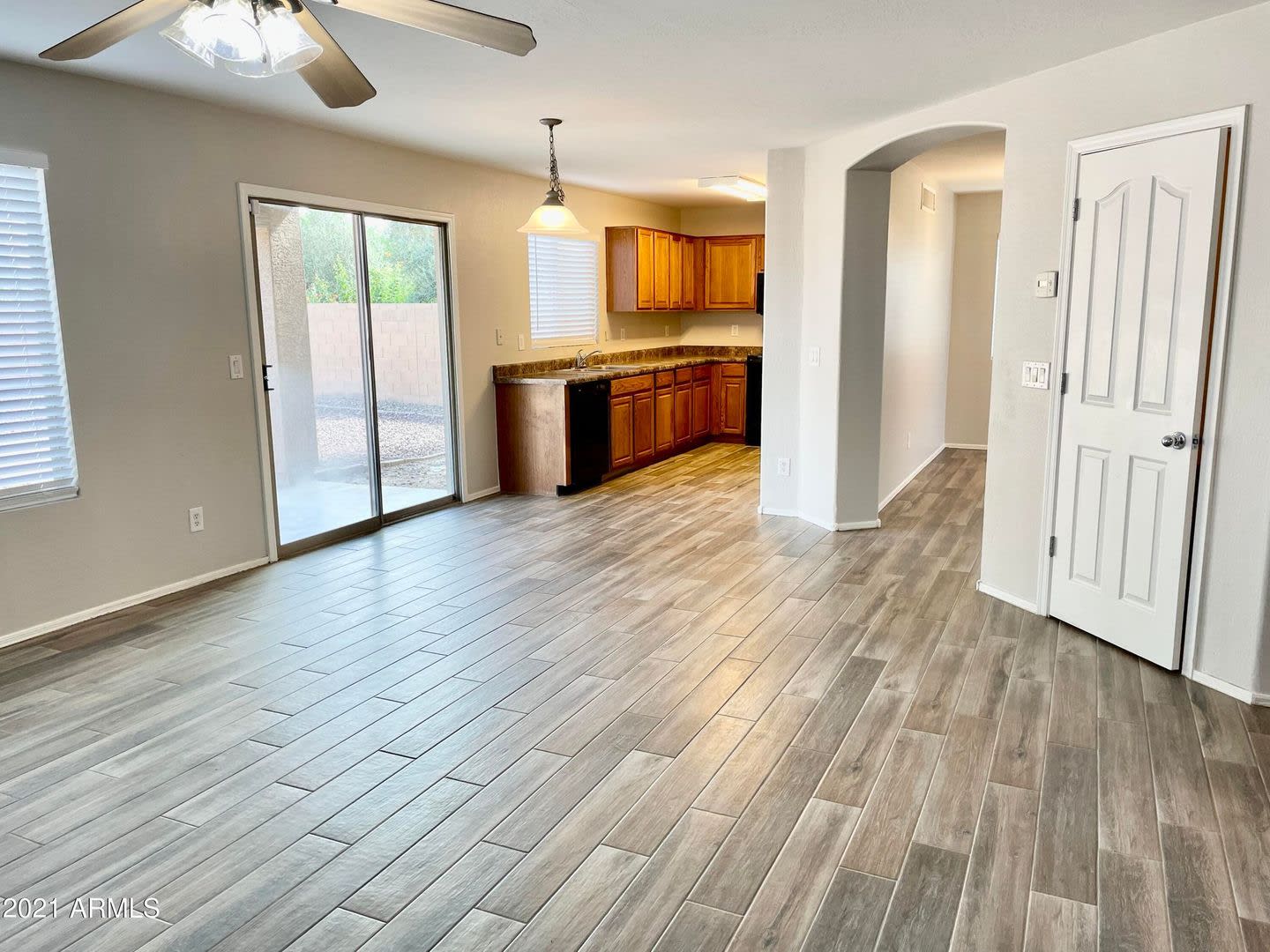 Beautifully renovated 3 bedroom/2.5 bathroom home in Tolleson! – photo 2