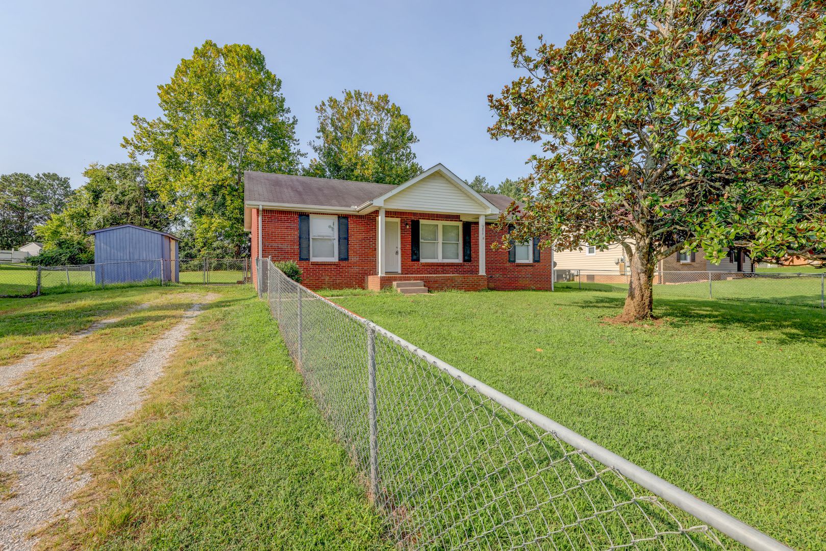 Sweet 3 bed 2 bath in PERFECT location at PERFECT price. – photo 4