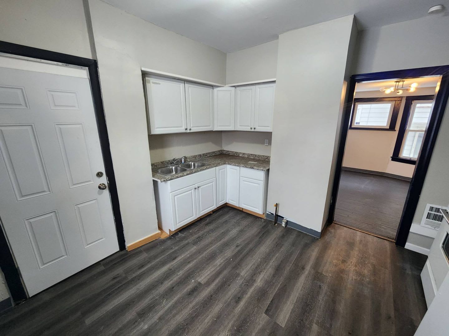 Charming 3-Bedroom Property in Prime Location (Section 8 Vouchers Accepted) – photo 2