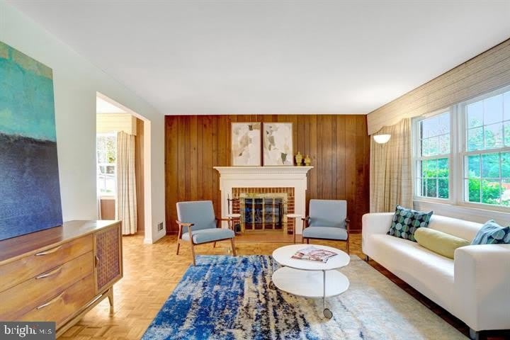 4902 RAVENSWORTH Road – photo 2