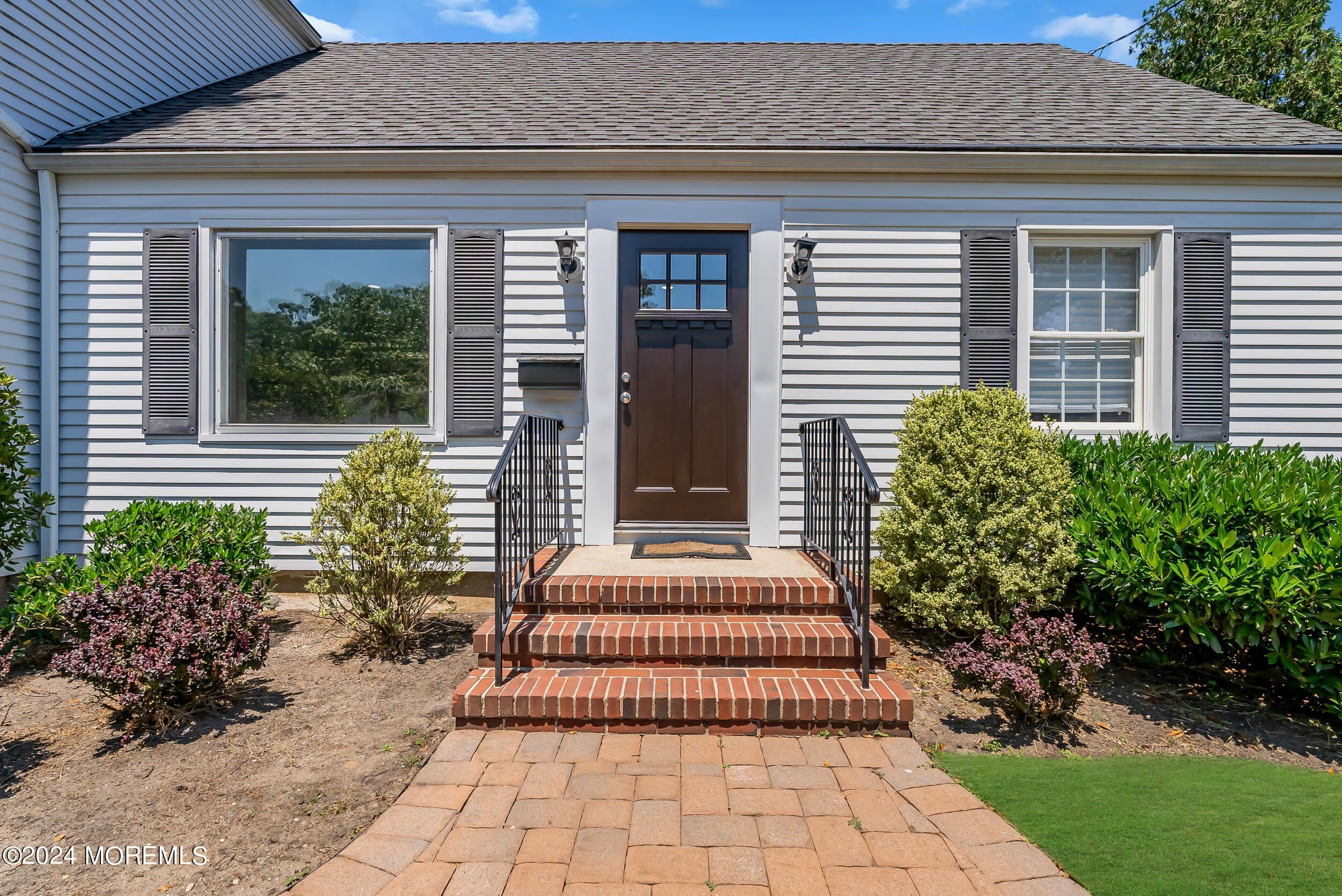 295 Jerome Avenue – photo 3