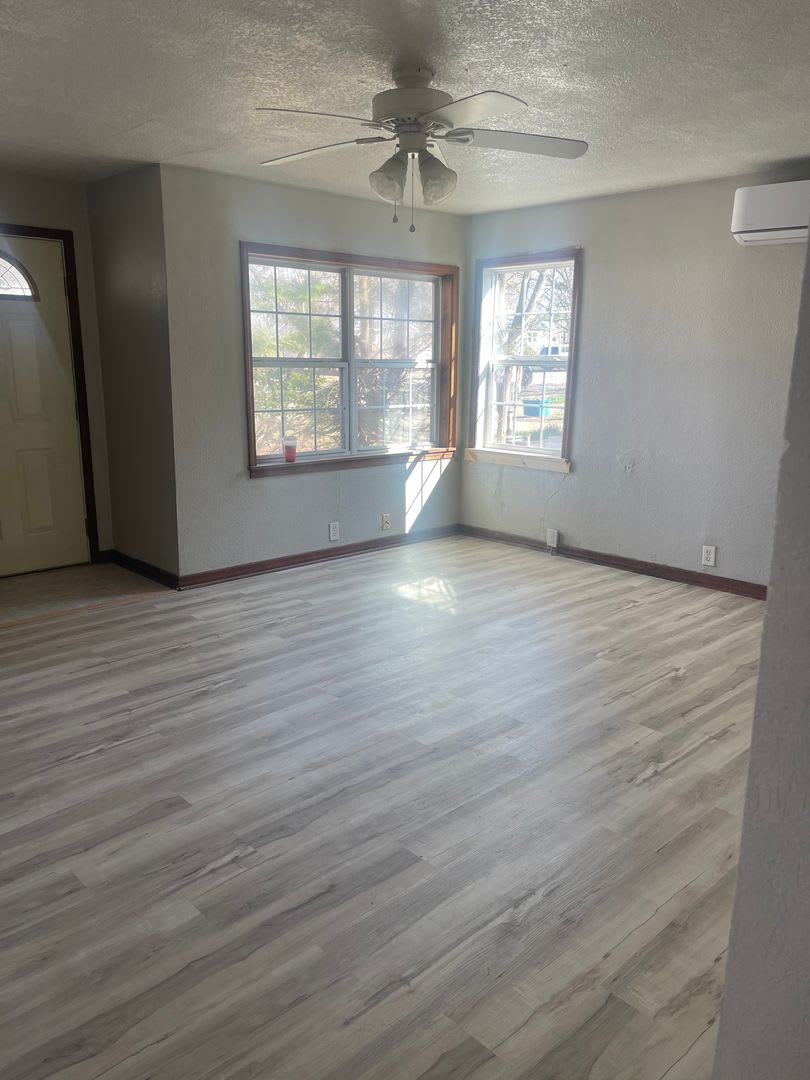 Charming 2 Bed 1 Bath Home Aurora Mo – photo 1