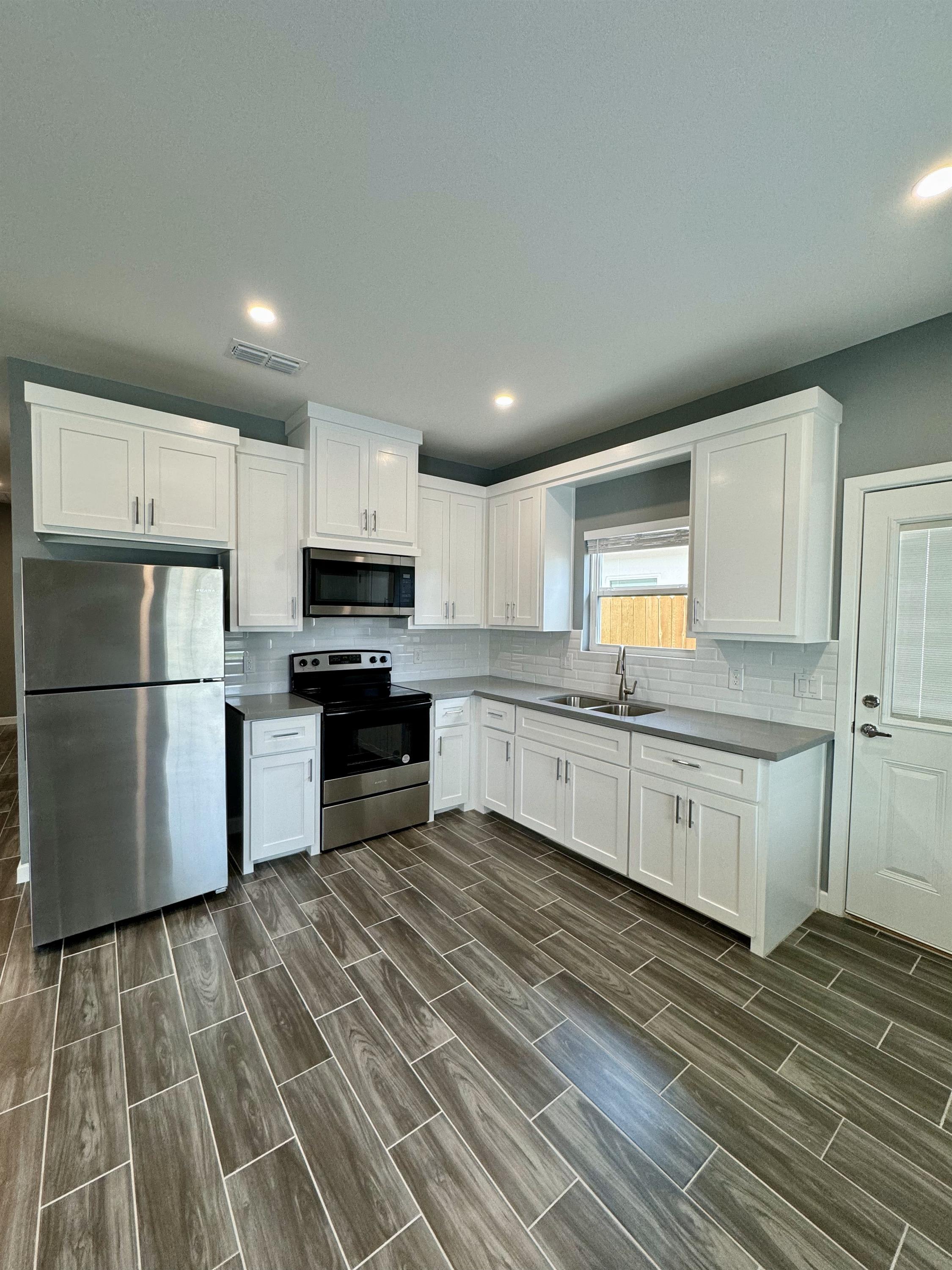 3004 West Driftwood Street – photo 4