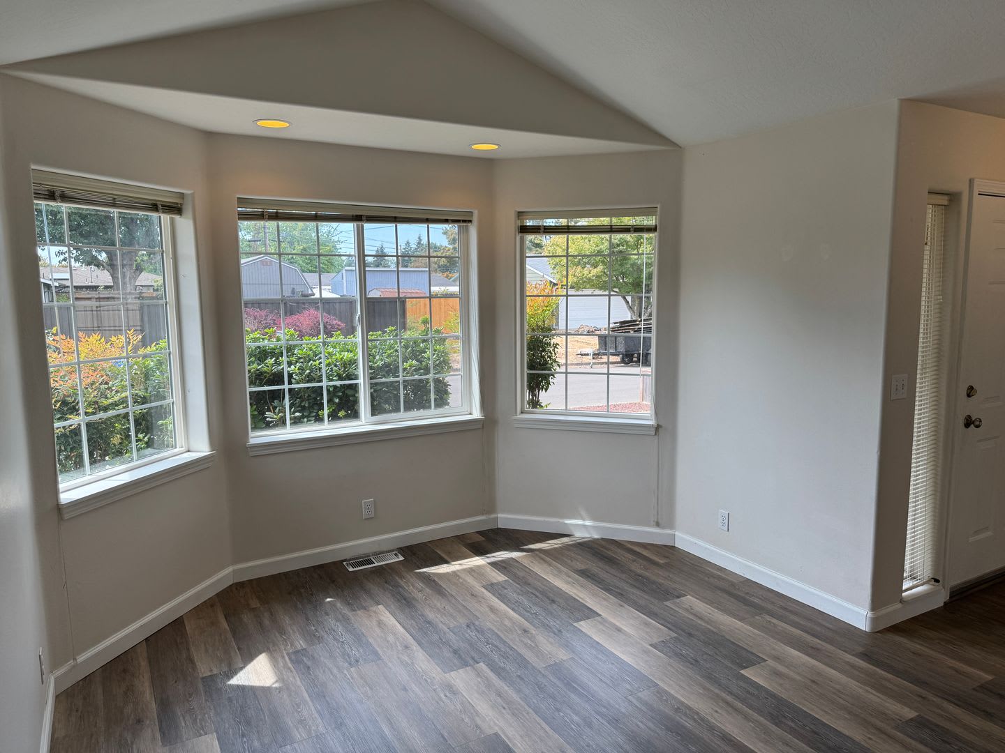 2 bedroom 1 bath duplex with garage! – photo 4