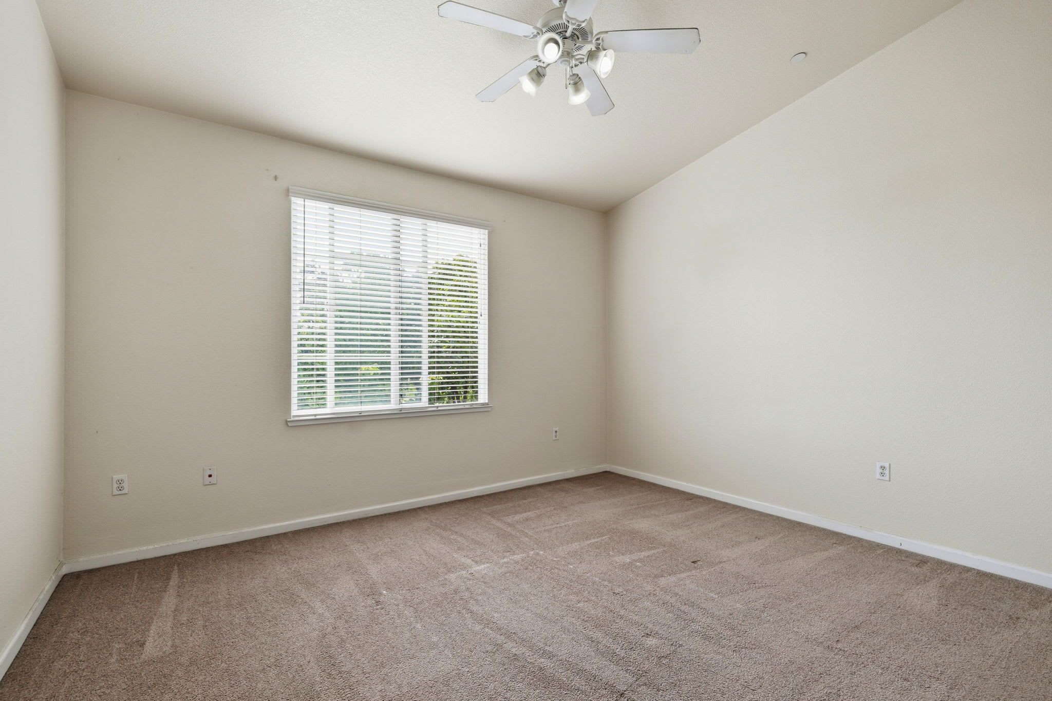 425 Regatta Ln – photo 3