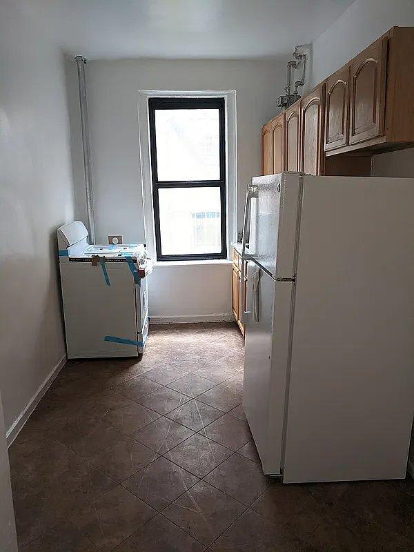 975 Sherman Avenue – photo 3