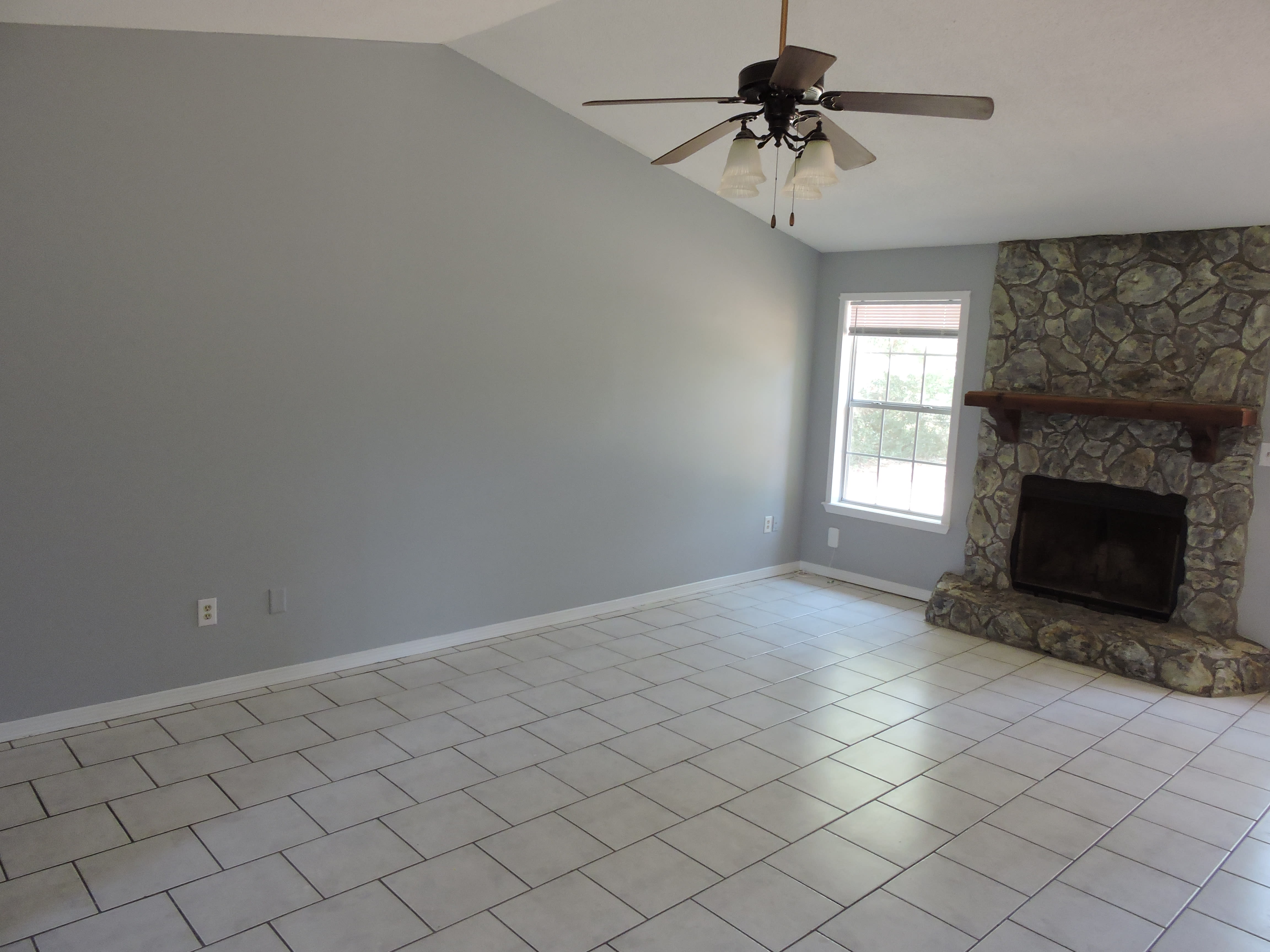 215 Grand Prix Dr – photo 3