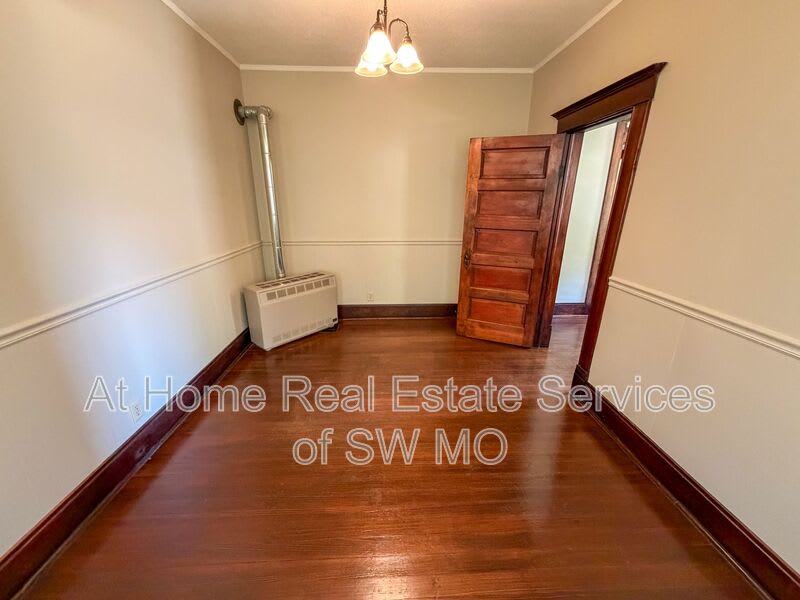 839 S Broadway Ave – photo 3