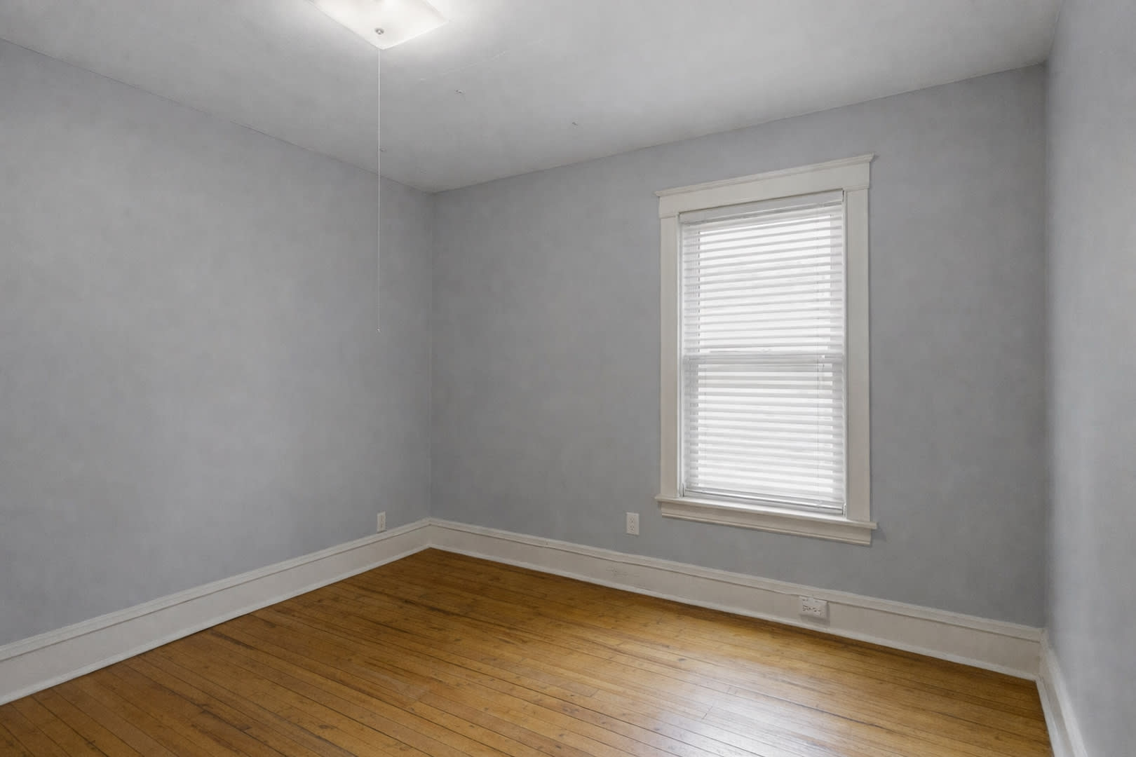 4 bedroom 2 bath available 9/1/2023 – photo 2