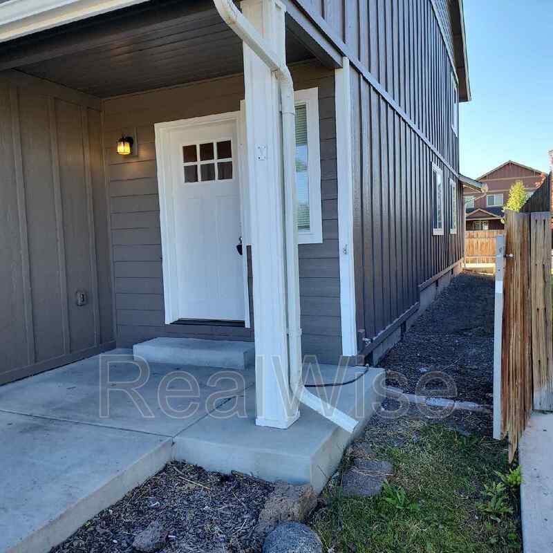 1214 SW 27th St – photo 2