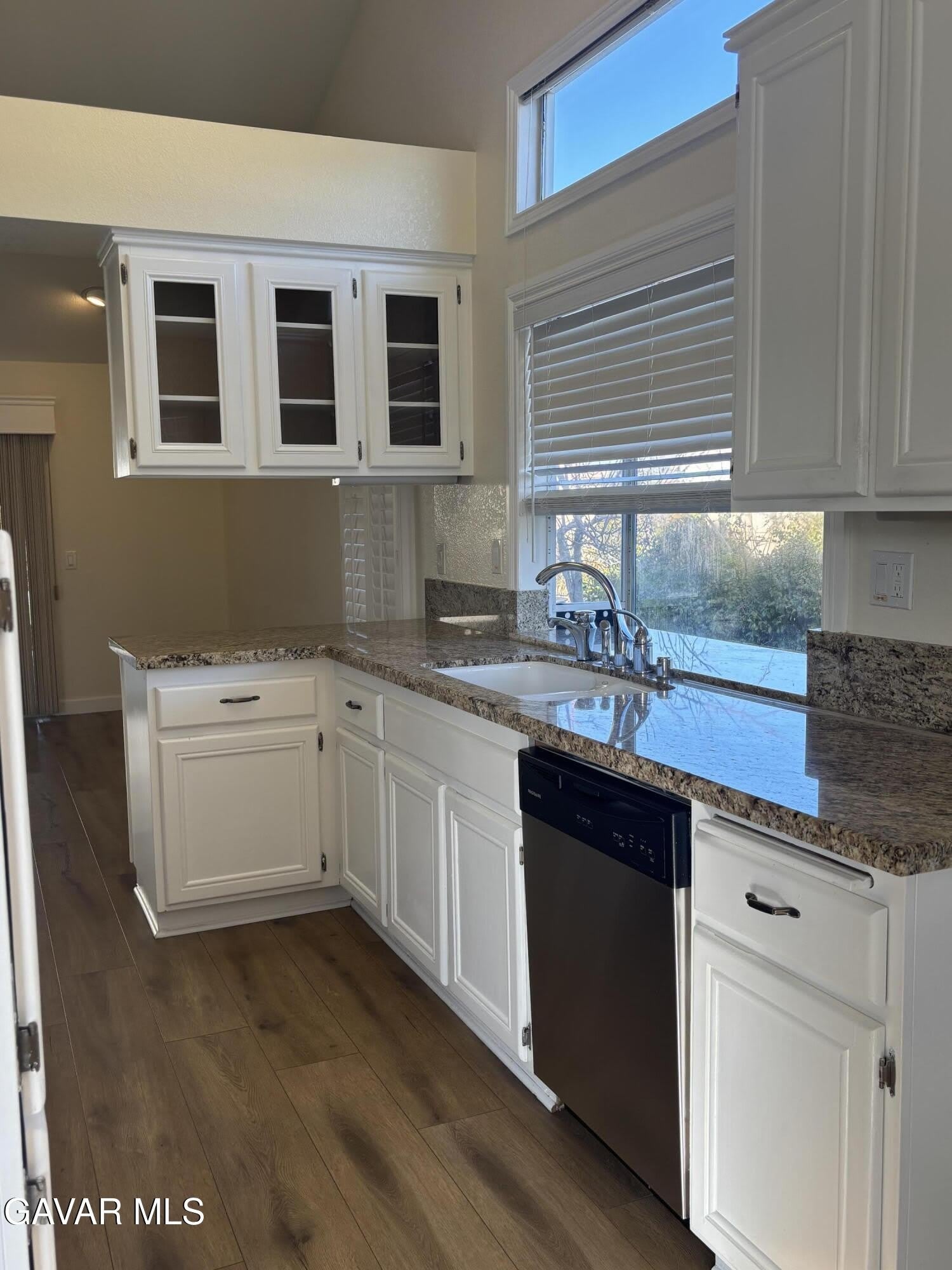 3021 Mariposa Avenue – photo 4