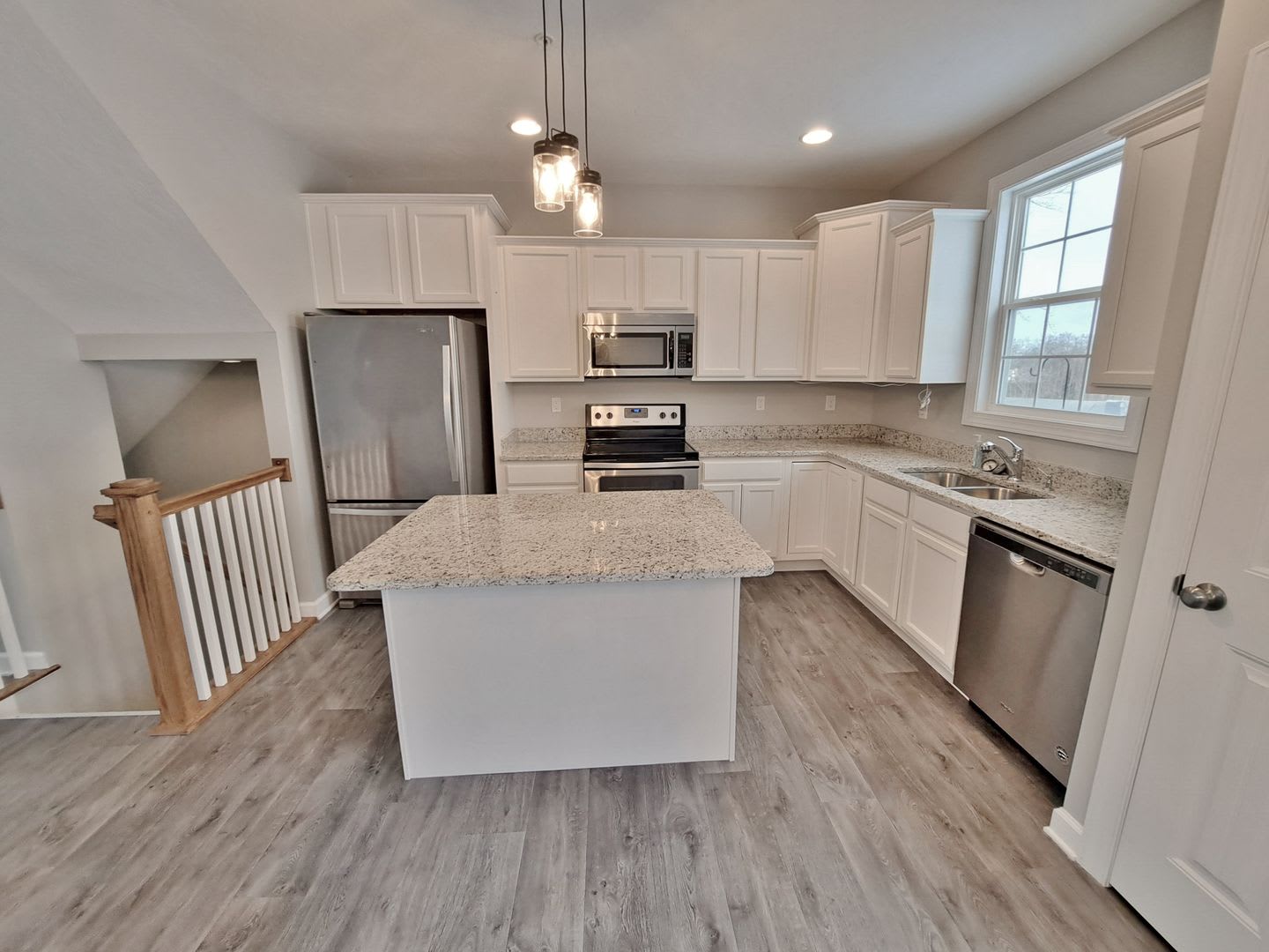 3 Bed / 2-1/2 Bath Single Family Town Home w/Attached1 Car Garage – photo 5