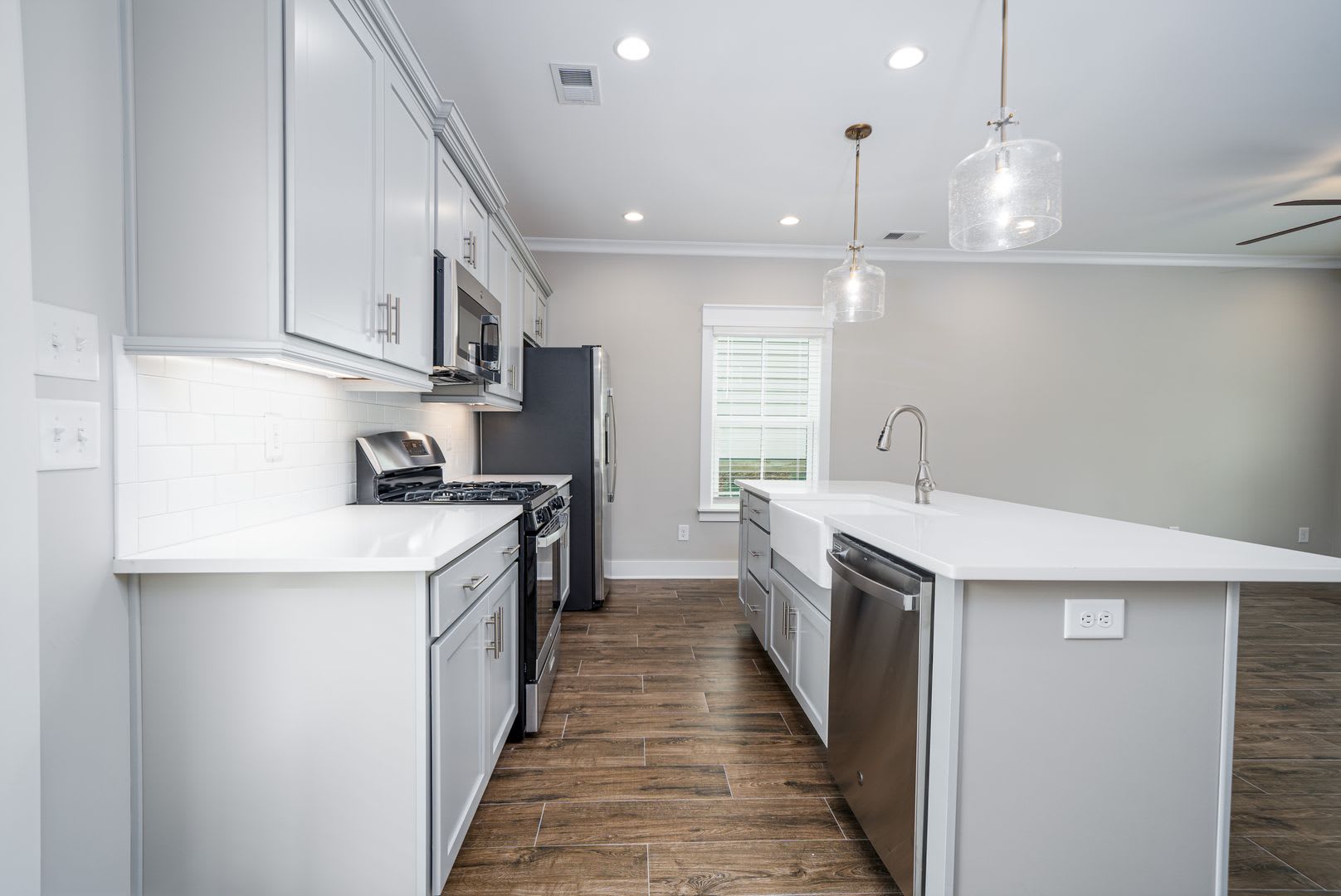 Self Tour This Home in Person with the Rently Tours App! – photo 4