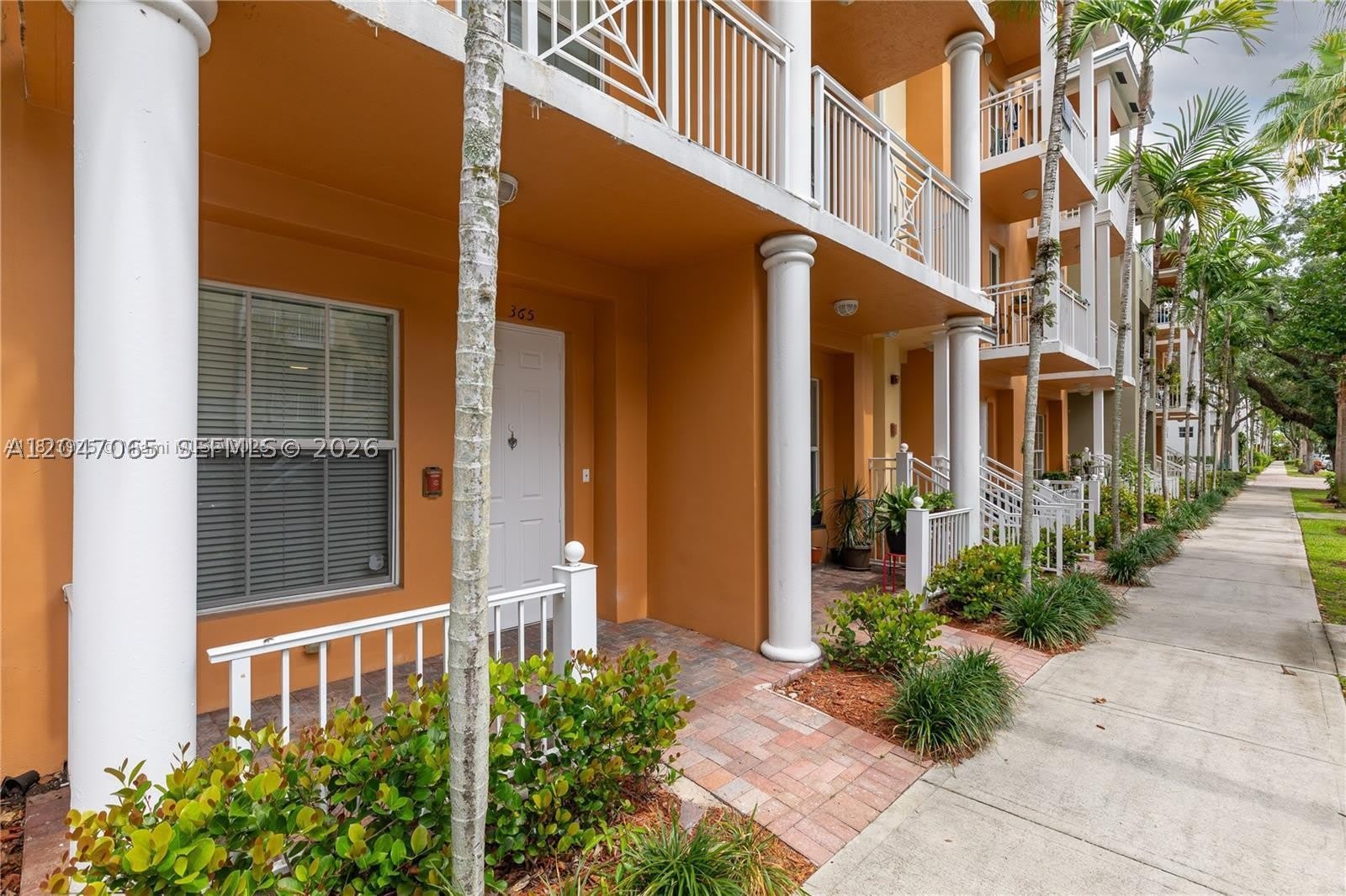 365 SW 13th Ter – photo 1